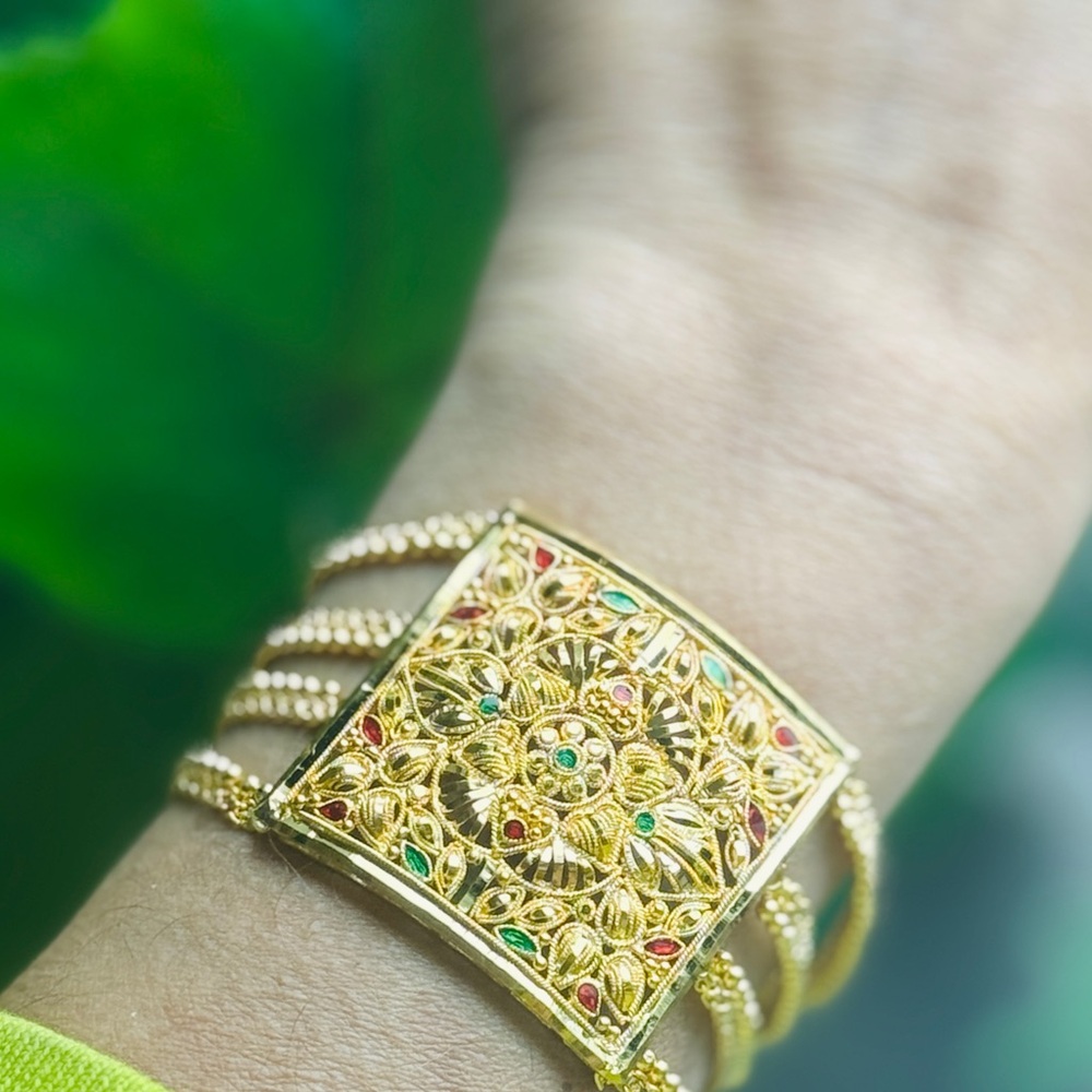 Elegant 22K SOLID yellow Gold, Arabic/Indian Design Bracelet